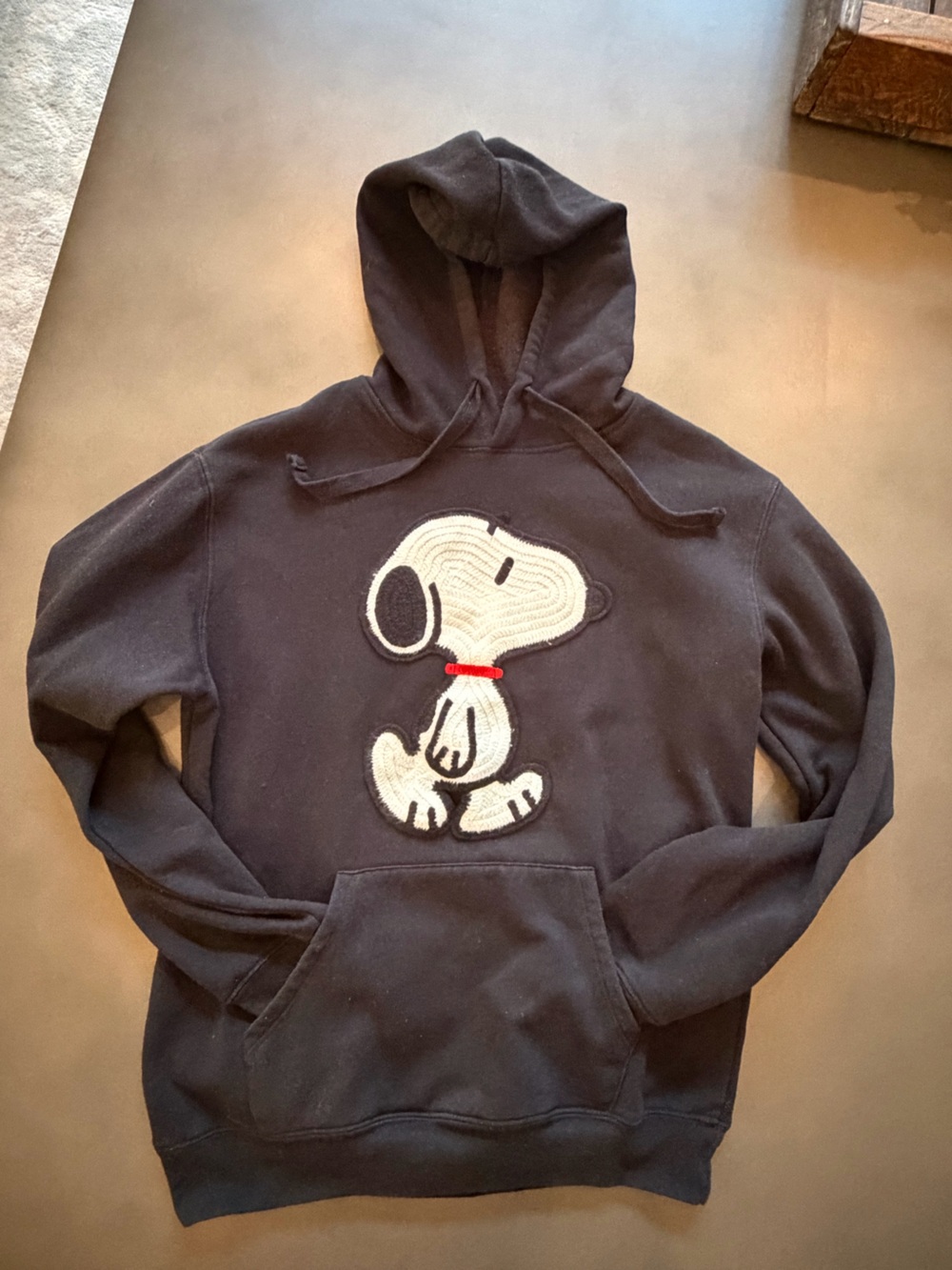 PEANUTS… SNOOPY Patch… Black Hoodie SZ Small - Picture 3 of 9